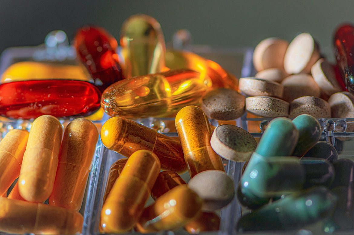 Il Settore Farmaceutico tra Rischio Finanziario, Espansione Globale e Terapie per Malattie Rare