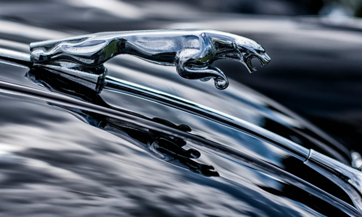 Panoramica Jaguar: Lusso, Prestazioni e Carattere Britannico sotto la Lente