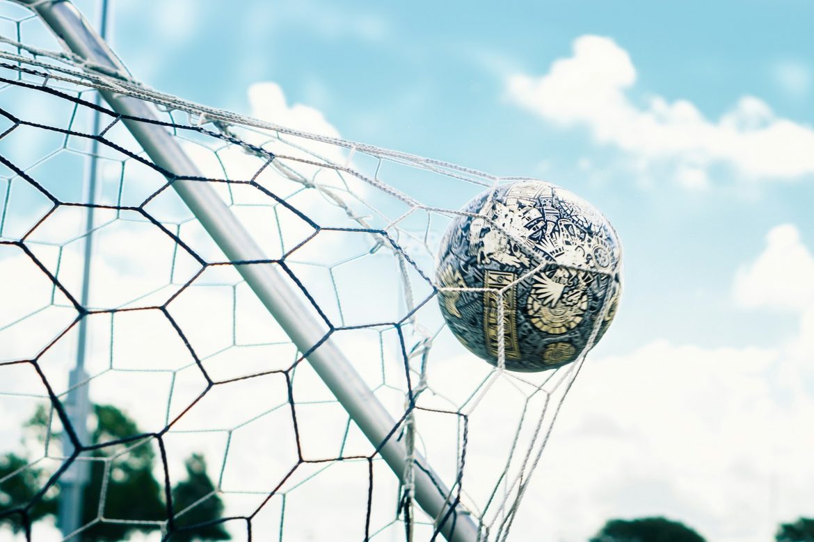 Tra illusioni perdute e scacchiere europee: i due volti del mercato rossonero
